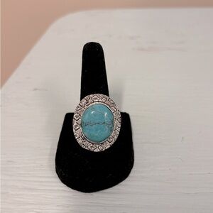 Beautiful Ring 💍 - size 6.5